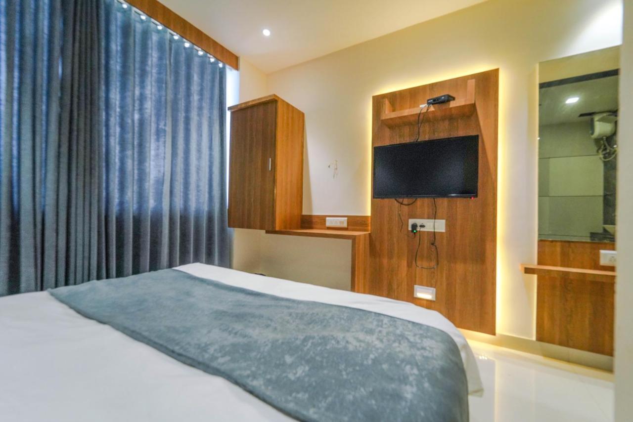 Hotel New Empire Ахмедабад Екстериор снимка
