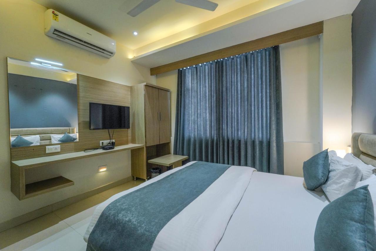 Hotel New Empire Ахмедабад Екстериор снимка